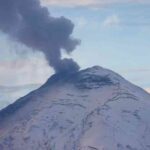 Leve caída de ceniza en el sur de Quito por actividad del volcán Cotopaxi