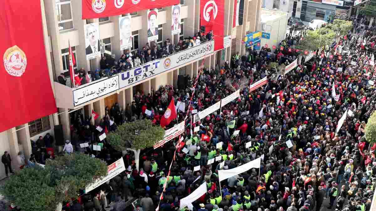 Marchas sindicales masivas en regiones de Túnez contra la política de Said
