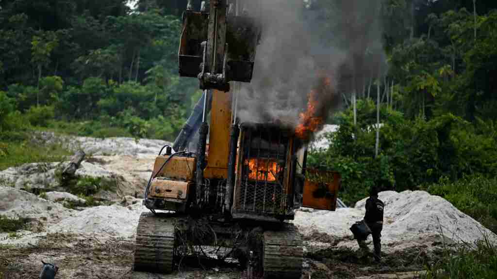 Por tierra, río y aire, la guerra contra la minería ilegal en la Amazonía