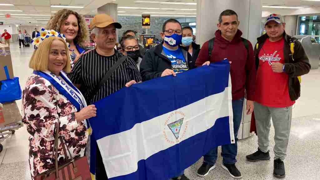 Presos políticos desterrados no pierden la fe de regresar a Nicaragua