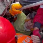 Rescatan a Kaan el niño de 13 años que aguanto 182 horas atrapado entre escombros en Turquía