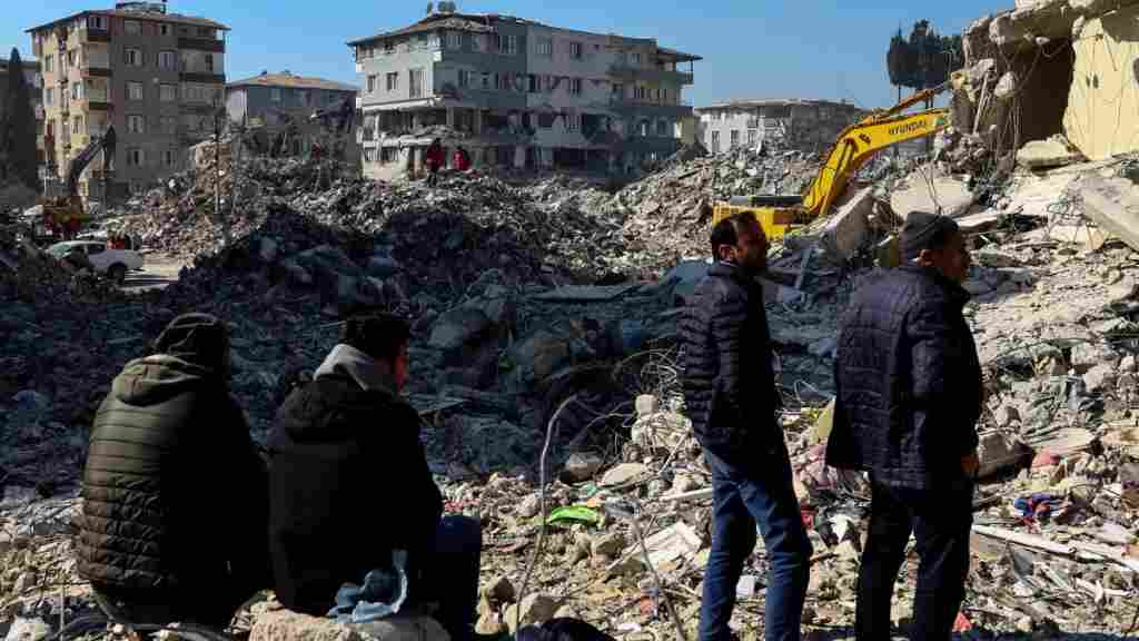 Rescatan a cinco supervivientes 9 días después del terremoto en Turquía