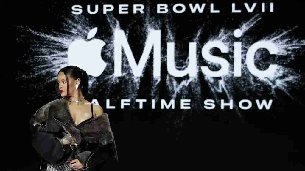 Rihanna dice que la maternidad la impulsó a actuar en «intimidante» Super Bowl