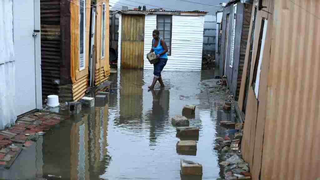 Sudáfrica declara el estado de desastre por lluvias con al menos tres muertos