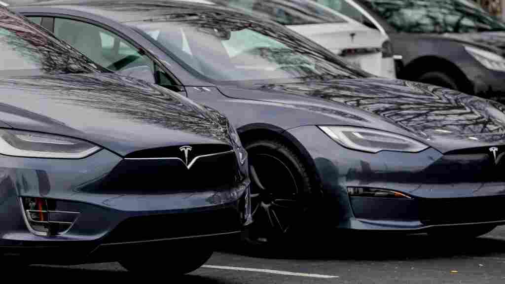 Tesla llama a revisión a 362