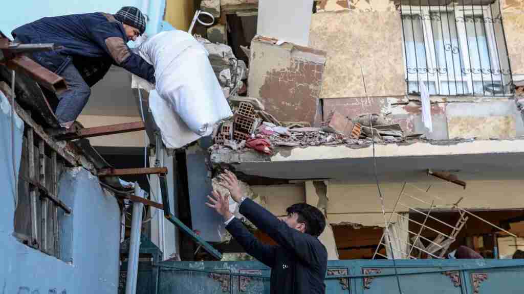 Turquía prohíbe los despidos en las zonas del terremoto y ofrece ayudas al empleo