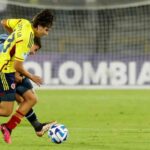 Un tanto del central González rompe la paridad entre Uruguay Colombia
