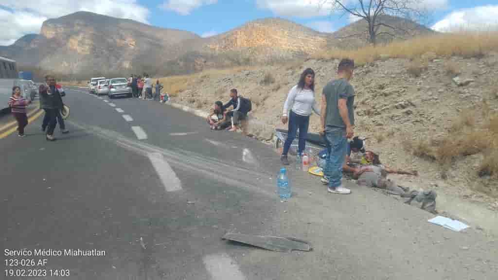 Mueren varios migrantes colombianos por choque en autopista Cuacnopalan-Oaxaca