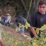 Un vehículo con cinco personas cayó por abismo en vía El Peñol-Marinilla