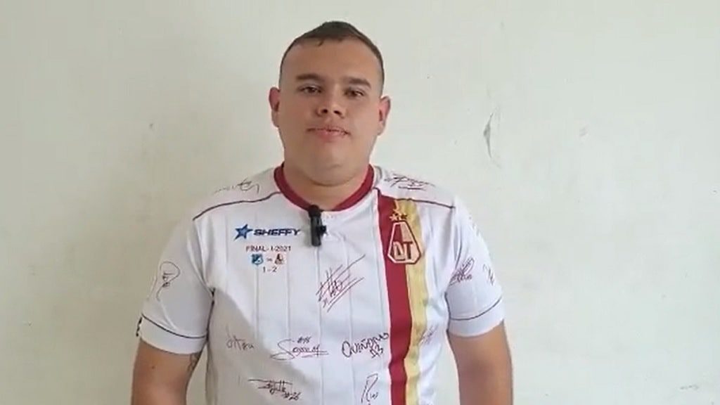 HINCHA DEL TOLIMA PIDE DISCULPAS POR PEGARLE A DANIEL CATAÑO