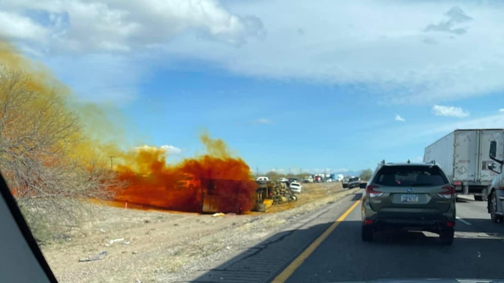 camión volcado con ácido nítrico liquido en Tucson, Arizona
