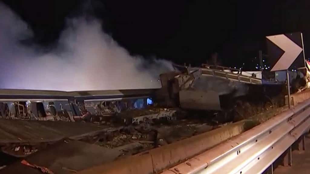 16 personas murieron tras la colisión de dos trenes en Grecia