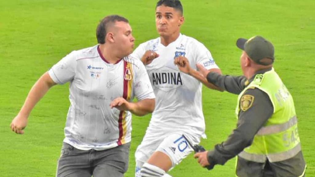 Daniel Cataño - aplaudieron a hincha que le pegó en el estadio del Tolima