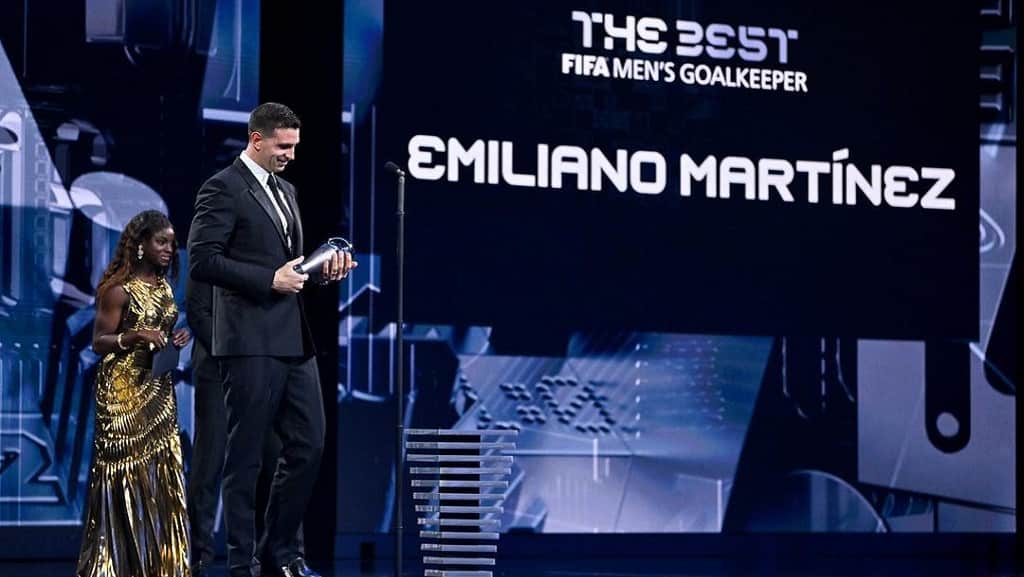 Dibu Martínez- dice que sus padres son sus idolos- the best - portero
