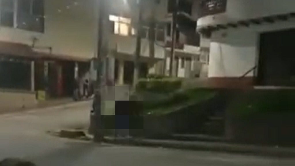 el peñol- pareja fue captada teniendo sexo en la calle