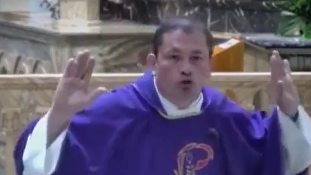 Fray Fernando Piña - sacerdote da polémico sermón sobre los paisas en basílica de Chiquinquirá