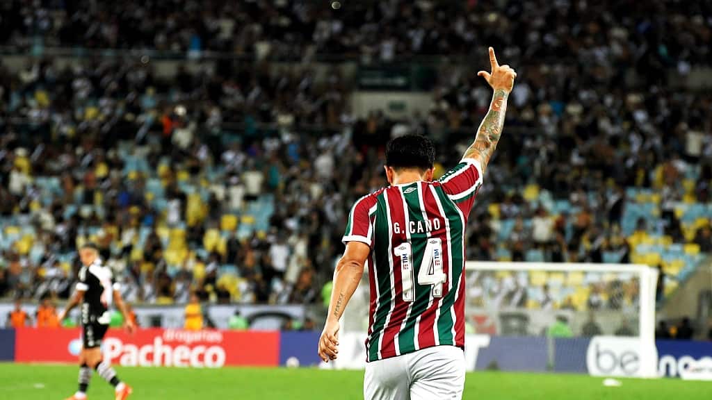 Germán cano anota gol de medio campo- fluminense vs vasco