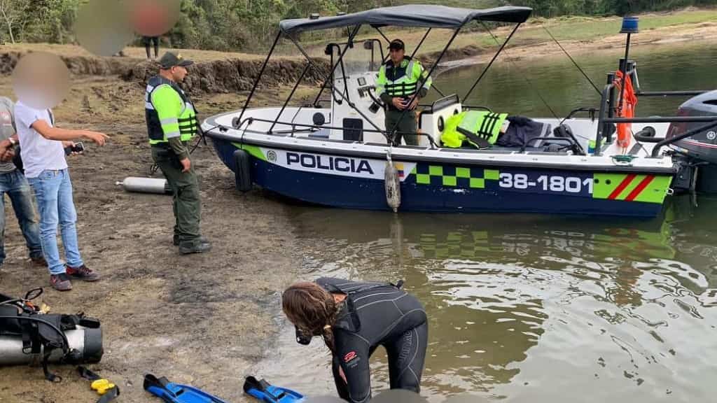 Buzos rescatan cuerpo de hombre que se ahogó pescando en embalse El Peñol-Guatapé