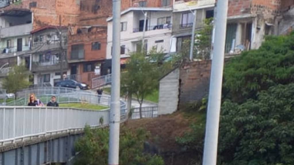 Joven de 16 años mató a otro por mirarlo feo en una cancha de Buenos Aires, en Medellín