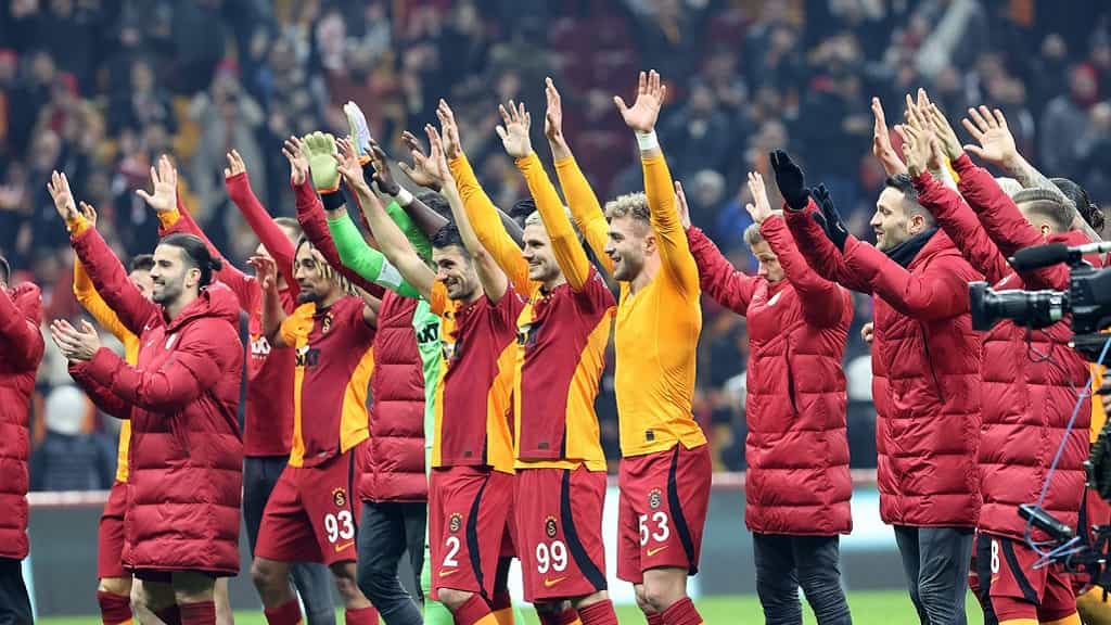 Jugadores de Galatasaray donan sus sueldos a damnificados del terremoto
