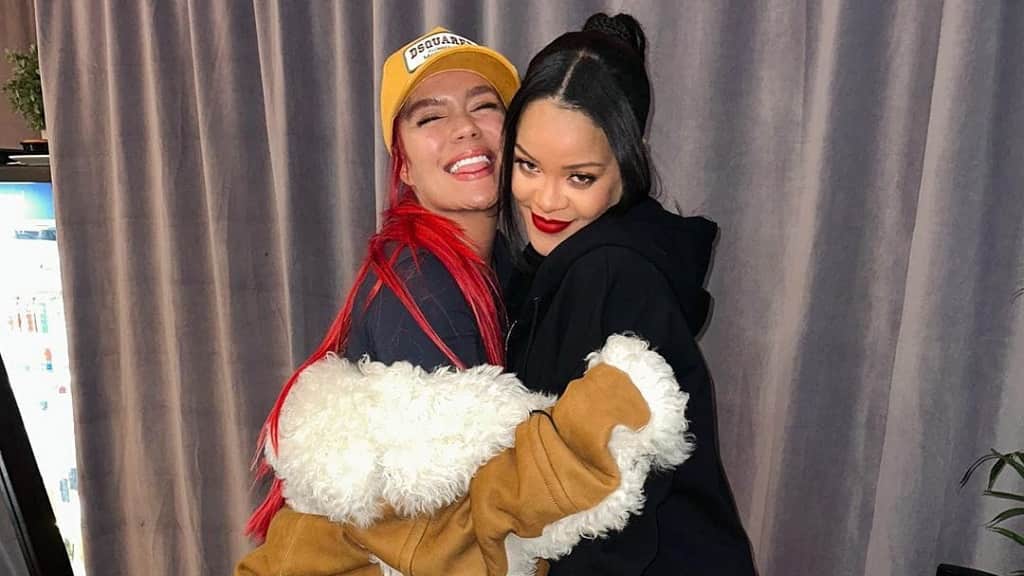 Rihanna y karol g luego del show de medio del super bowl