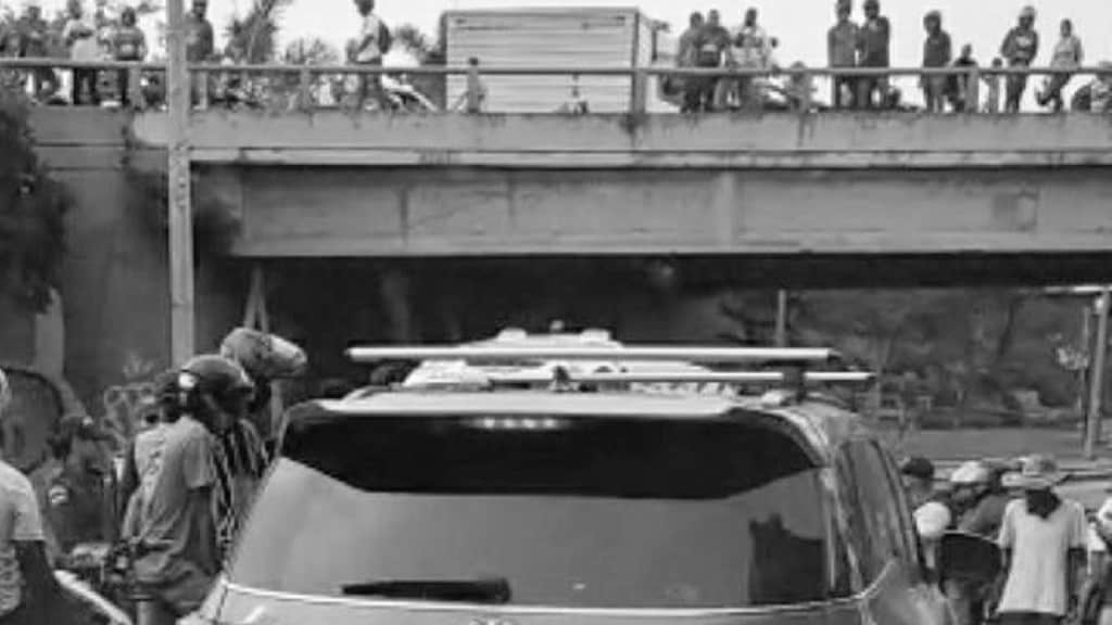 Conductor mata a un hombre que intentó robarle los espejos del carro, en Cali