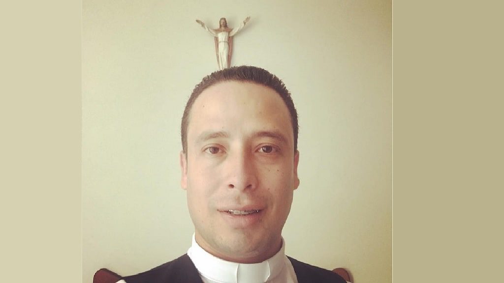 Javier Eduardo González Pertuz- sacerdote muerto en bar de Medellín