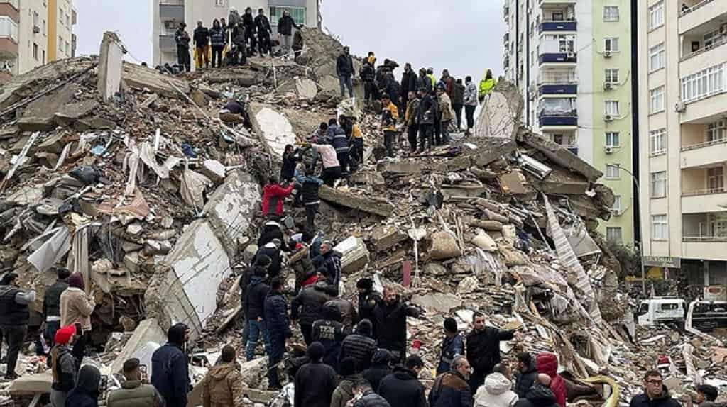 El fuerte sismo en sur de Turquía y Siria deja ya más de 2.300 muertos