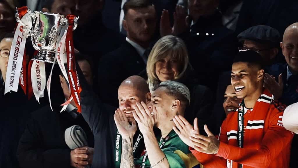 Erik Ten Hag gana su primer trofeo con Manchester United- carabao cup 2023