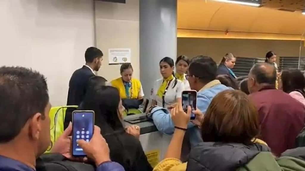 Avianca suspende venta de tiquetes y ejecuta plan para pasajeros de Viva