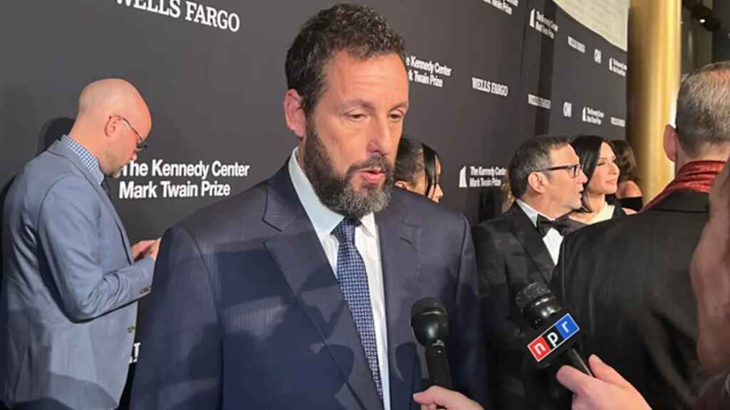 Washington premia el humor de Adam Sandler