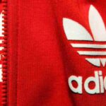 Adidas gana 612 millones de euros en 2022, un 71,1 % menos que en 2021