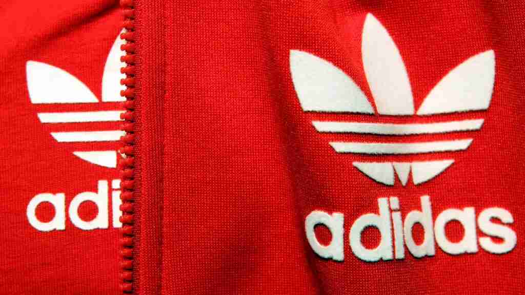 Adidas gana 612 millones de euros en 2022, un 71,1 % menos que en 2021