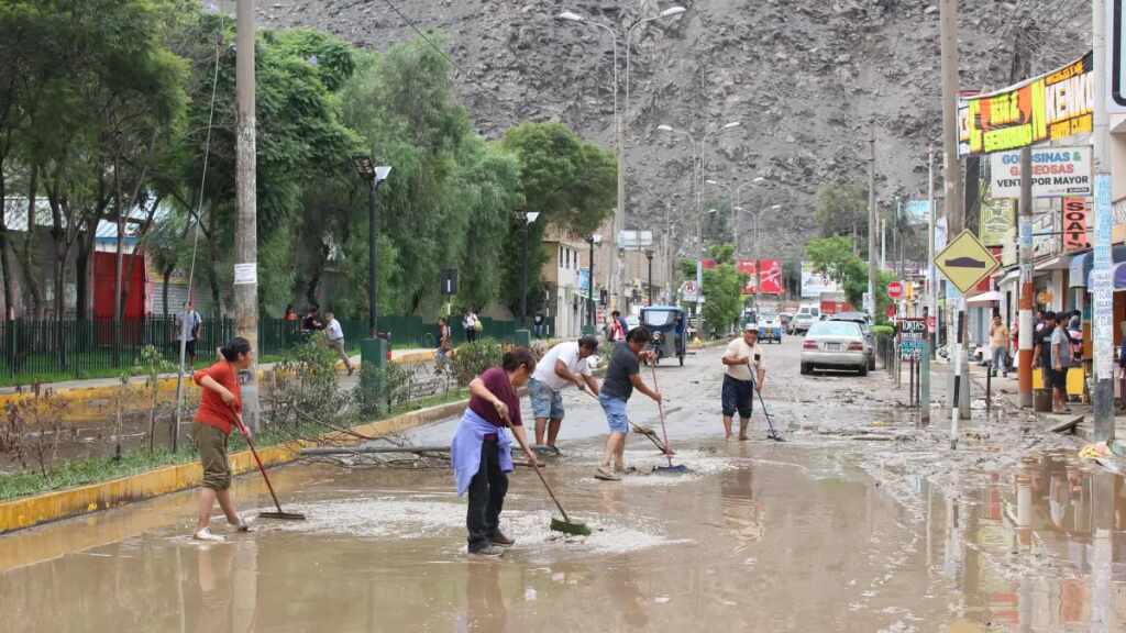 Alerta en Perú por aumento de enfermedades infecciosas tras ciclón Yaku