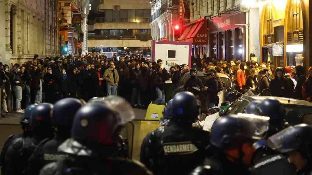 Altercados en una nueva noche de protestas en Francia