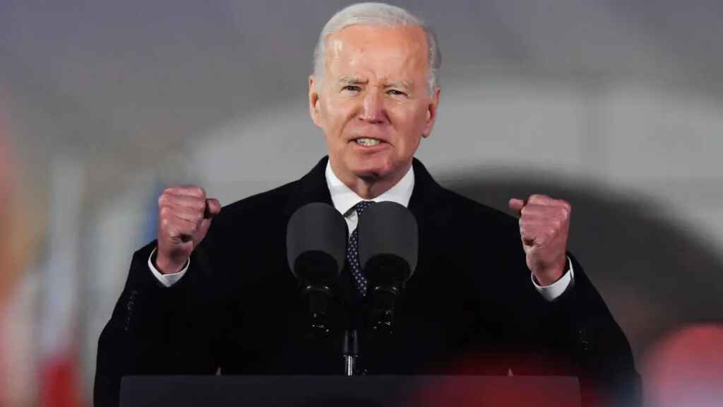 Biden emite el primer veto de su mandato para proteger una norma de inversiones