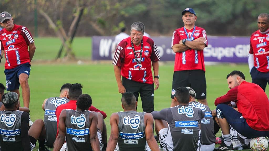 Bolillo Gómez - hace cambios en la rutina del Junior de Barranquilla-