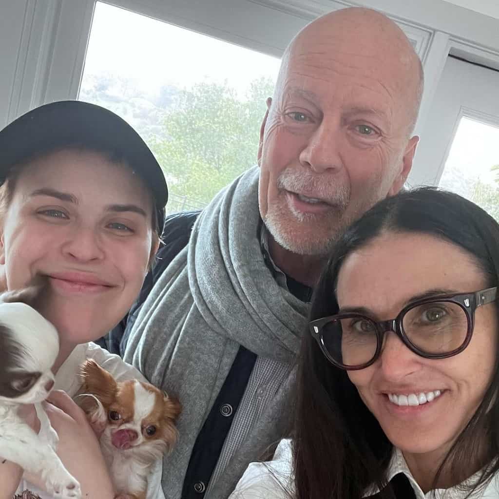 Bruce Willis celebra su 68 cumpleaños con sus hijas, su ex y su esposa