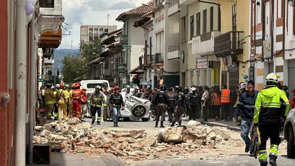 Catorce fallecidos en Ecuador y uno en Perú por un sismo de 6,5 en Ecuador