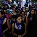 Chilenas enfocan demandas del 8M en el rechazo a la violencia_ «¡Basta ya!»