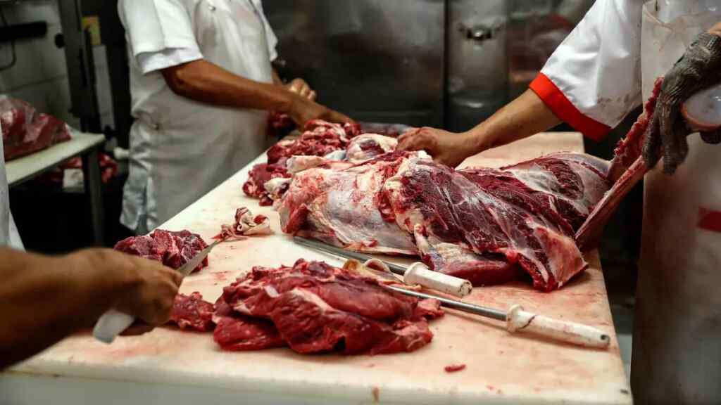 China levanta embargo de carne brasileña tras un caso atípico de vacas locas