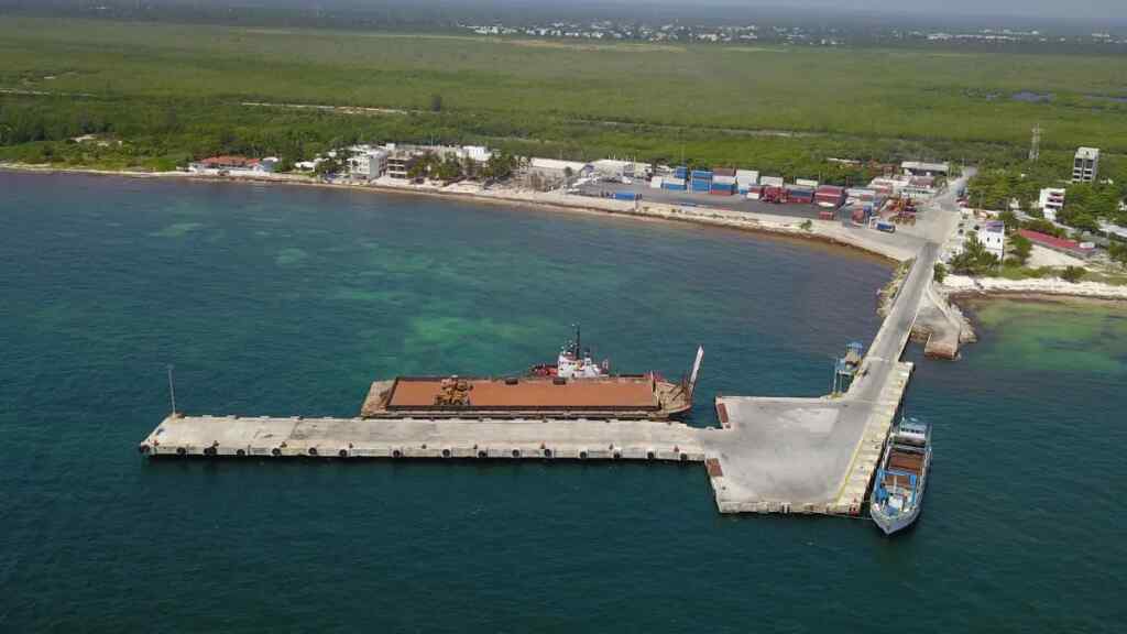 Comienza el desembarco de 20,000 toneladas de piedra porfirita para la ruta del Tren Maya