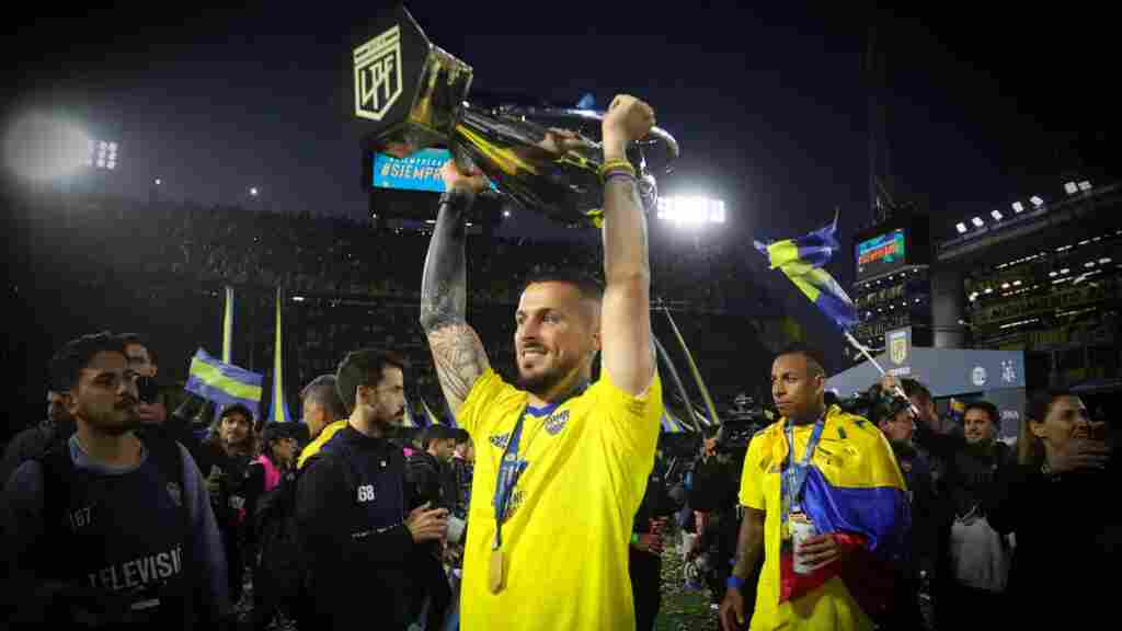Con un triplete de Benedetto, Boca conquista la Supercopa argentina