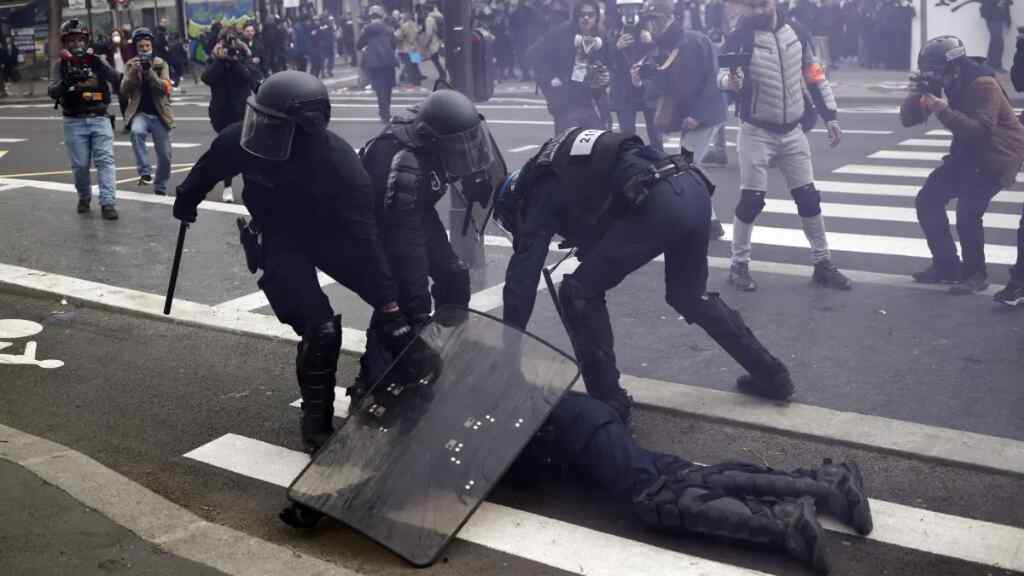 Disturbios en la manifestación contra la reforma de las pensiones en París