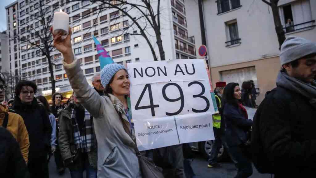 Disturbios y quema de contenedores en París y Burdeos en protestas