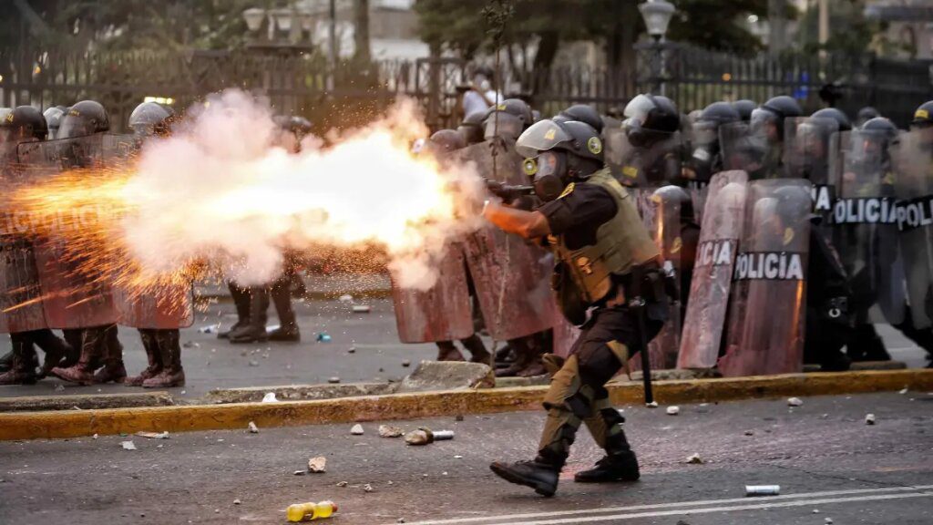 EEUU señala un «problema» de impunidad ante los abusos policiales en Perú