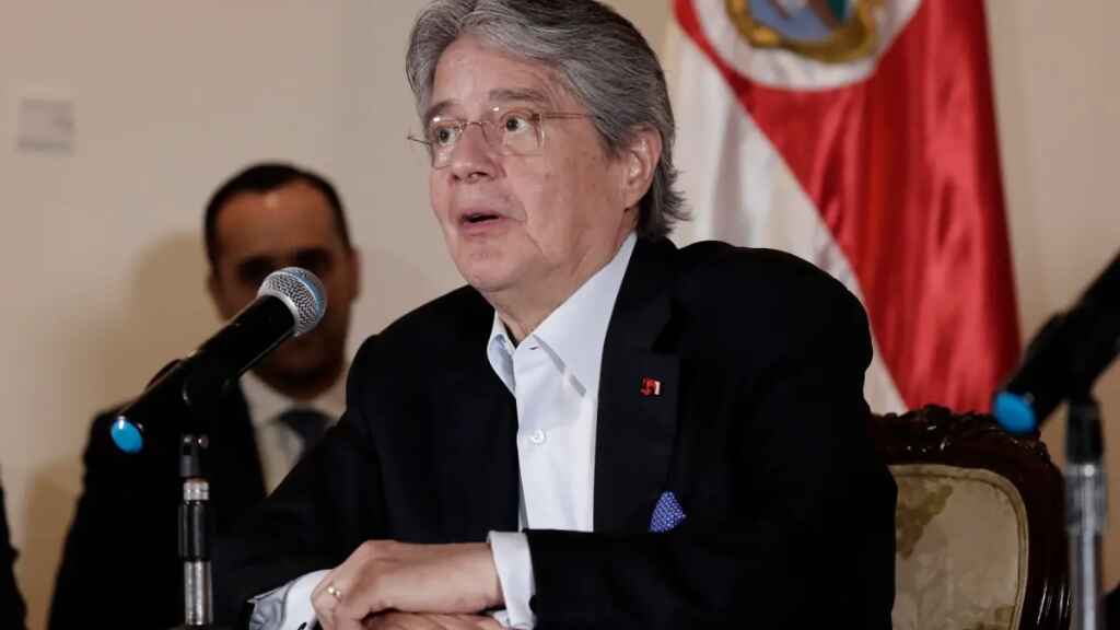  El futuro incierto de Guillermo Lasso tras la decisión de la Asamblea Nacional---El Parlamento verifica juicio a Lasso, que pasa a examen de la Corte Constitucional