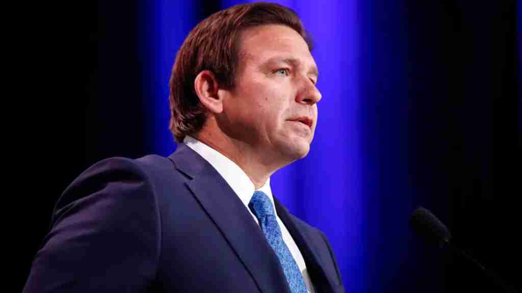 DeSantis no entra en el «circo fabricado» en torno a Trump por una actriz porno - El gobernador DeSantis advierte en apertura legislativa de las medidas en camino