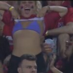 Hincha del DIM muestra sus senos en vivo por Win Sports durante partido contra Jaguares