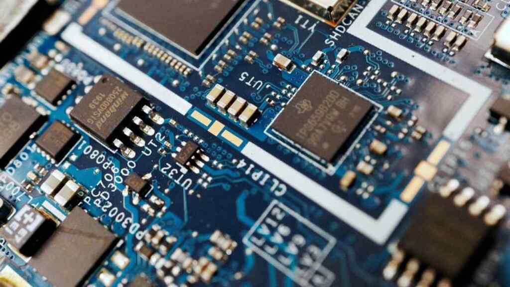 Japón restringe sus exportaciones de equipamiento para chips a China